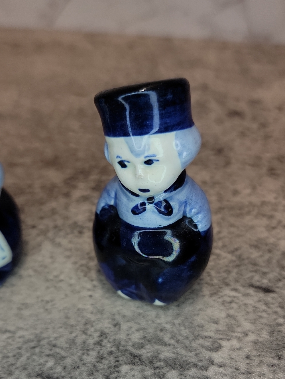 Vintage blue delfts boy and girl couple salt& pepper shaker - Picture 11 of 12